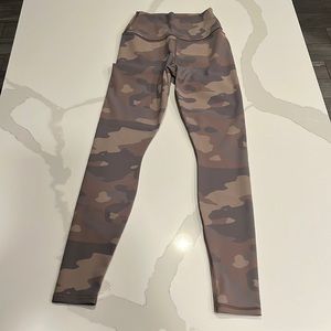 Alo desert camo leggings